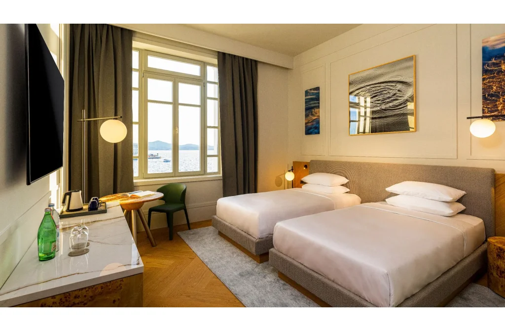 Hyatt Regeny Zadar Deluxe Zweibettzimmer Meerblick Twinbett Bild Stuhl