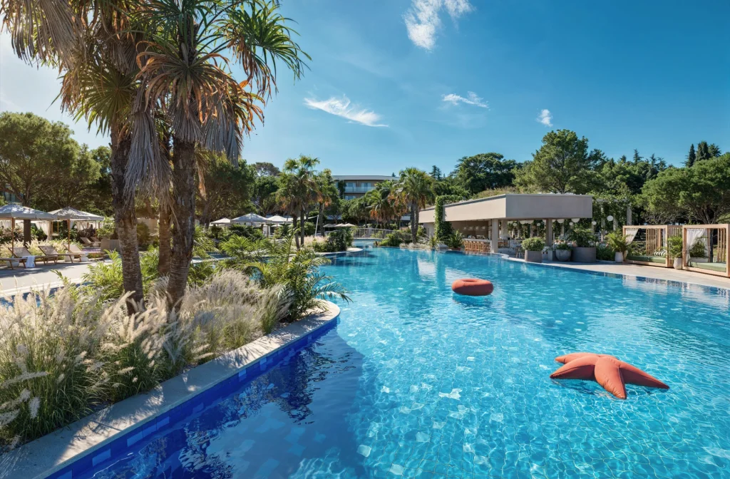 Pical Resort Valamar Collection Porec Aussenpool Palme