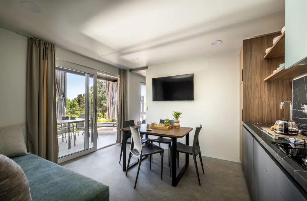 Aminess Planet Camping Sirena Holiday Homes Novigrad Premium Tisch Tv