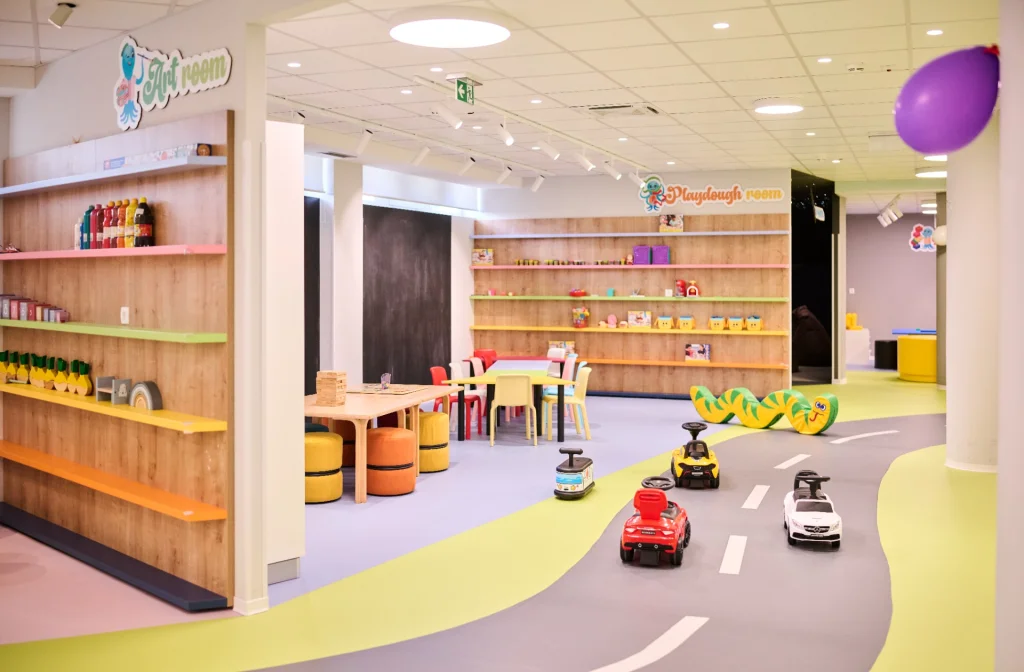 Aminess Planet Camping Sirena Holiday Homes Novigrad Kinderraum Autos