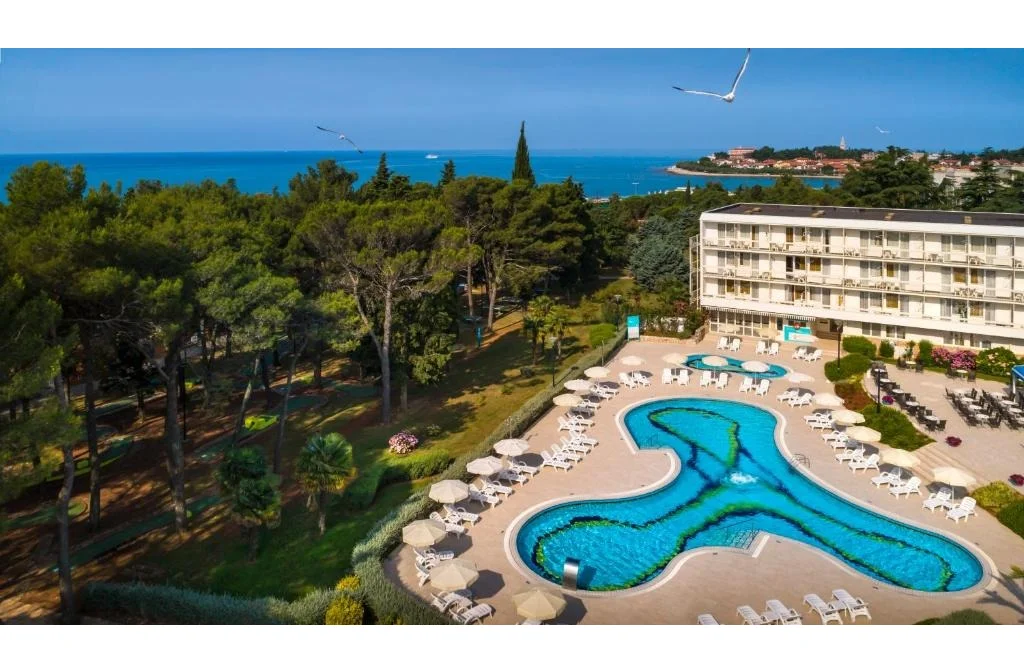 Laguna Maradiso Hotel Aminess Aussenansicht Pool Wald