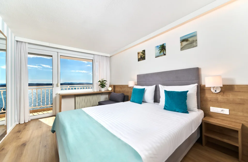Mediteran Maradiso Hotel Aminess Crikvenica Doppelzimmer Superior Balkon Meerblick Bett