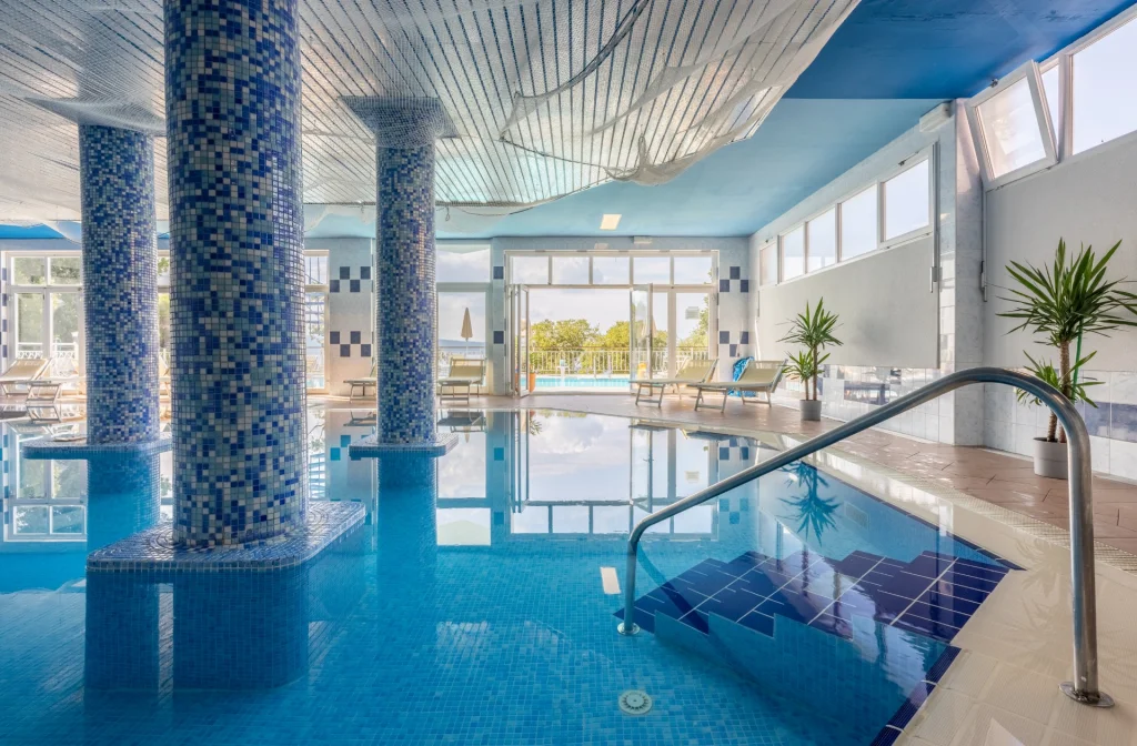 Mediteran Maradiso Hotel Aminess Crikvenica Innenpool Palme