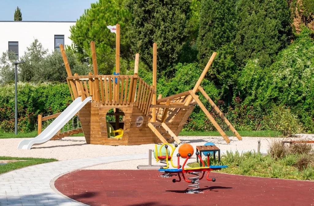 Molum Hotel Sveti Filip Jakov Spielplatz