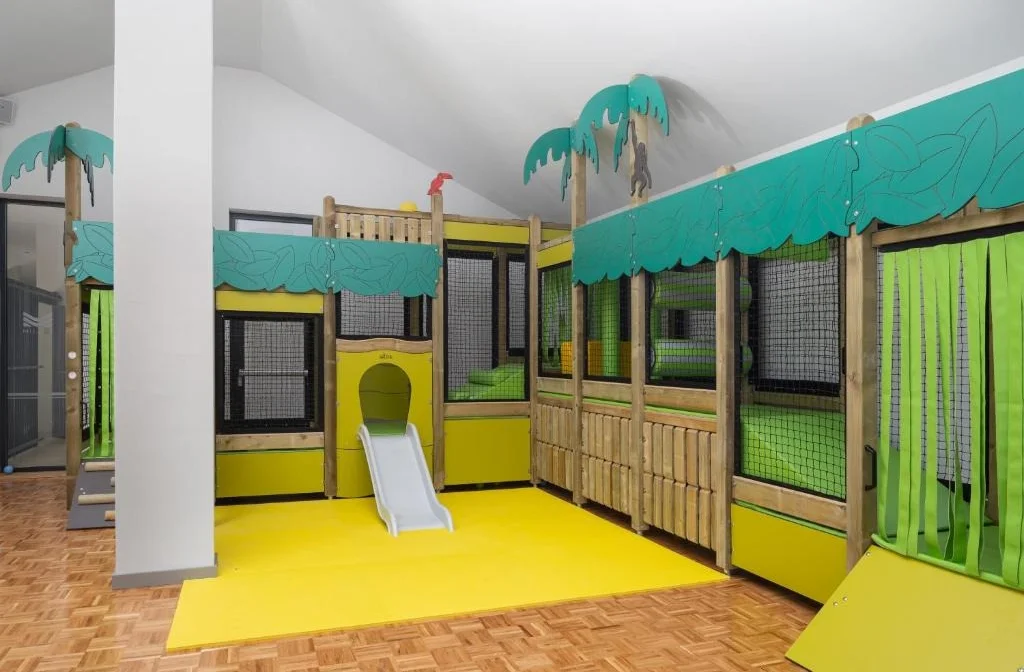 Molum Hotel Sveti Filip Jakov Kinderraum Rutsche