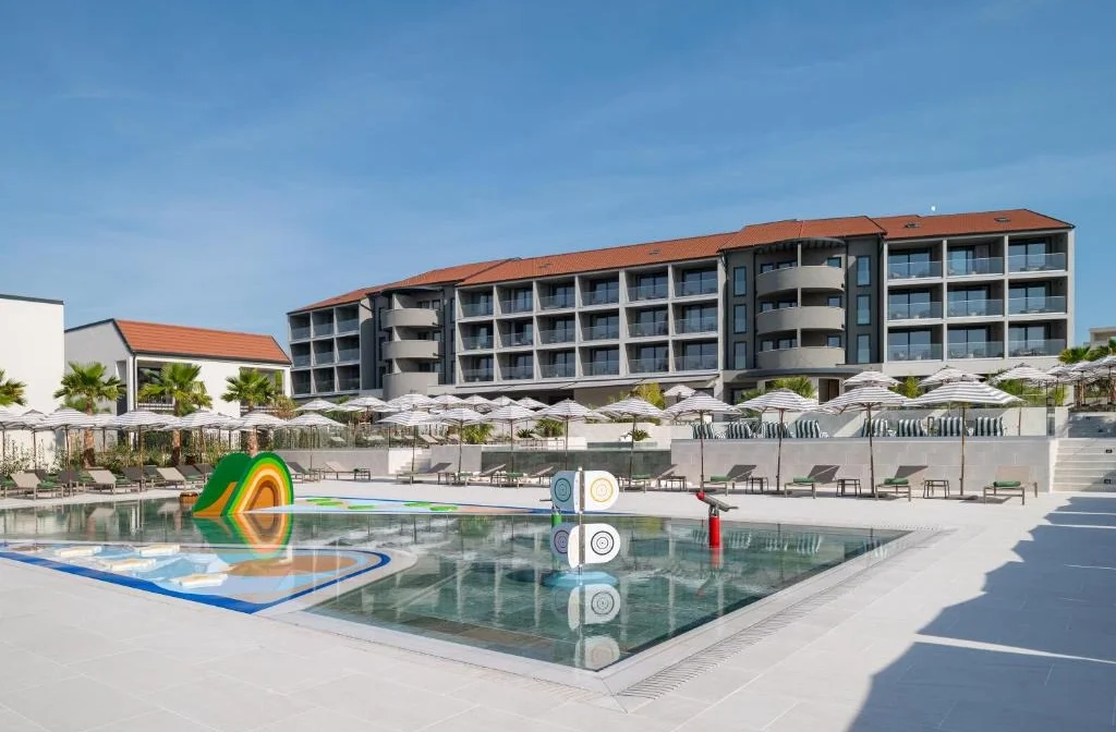 Molum Hotel Sveti Filip Jakov Aussenansicht Pool