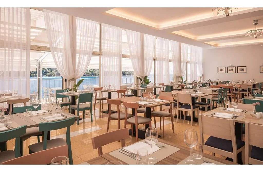 Hotel Lume Brna Restaustant Tisch Stuhl