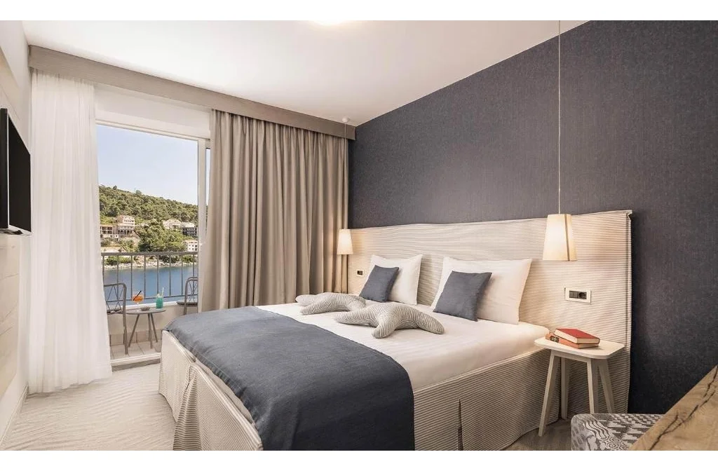 Hotel Lume Brna Doppelzimmer Superior Balkon Meerseite Bett