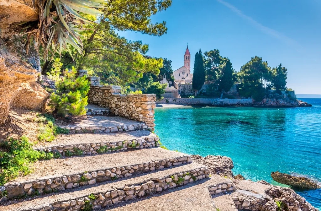 Kroatien Dalmatien Insel Brac Bol Kirche Am Strand