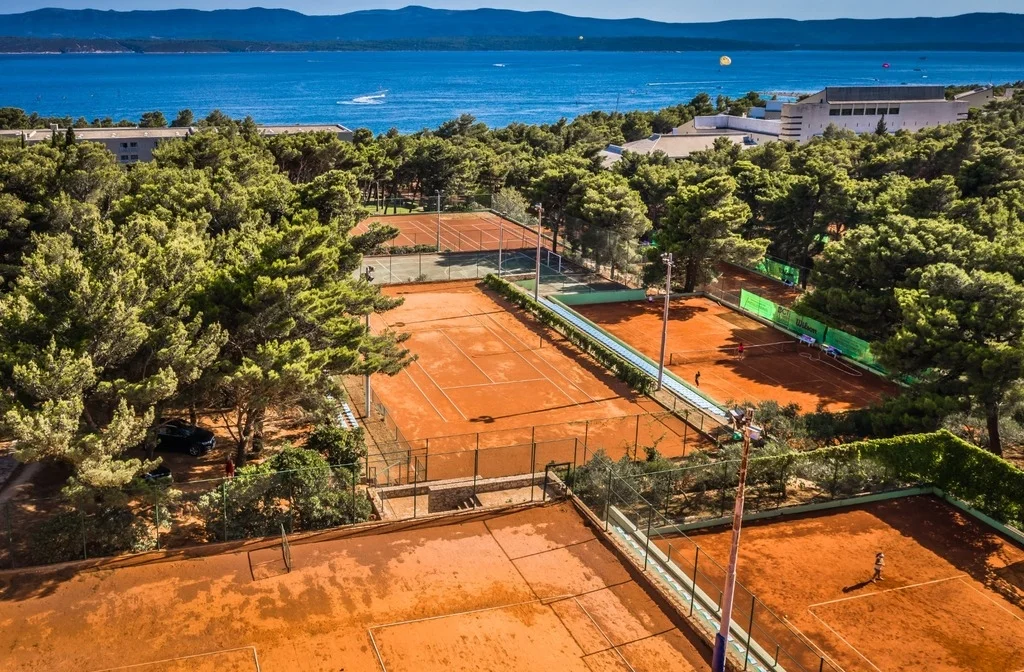 Kroatien Dalmatien Insel Brac Bol Tennis