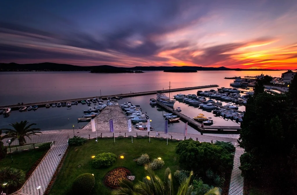 Norddalmatien Biograd Na Moru Hotel Ilirija Aussen Nacht