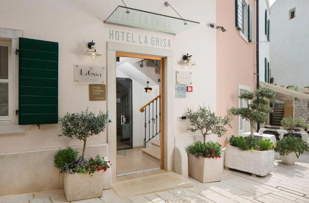 Hotel La Grisa Bale Eingang