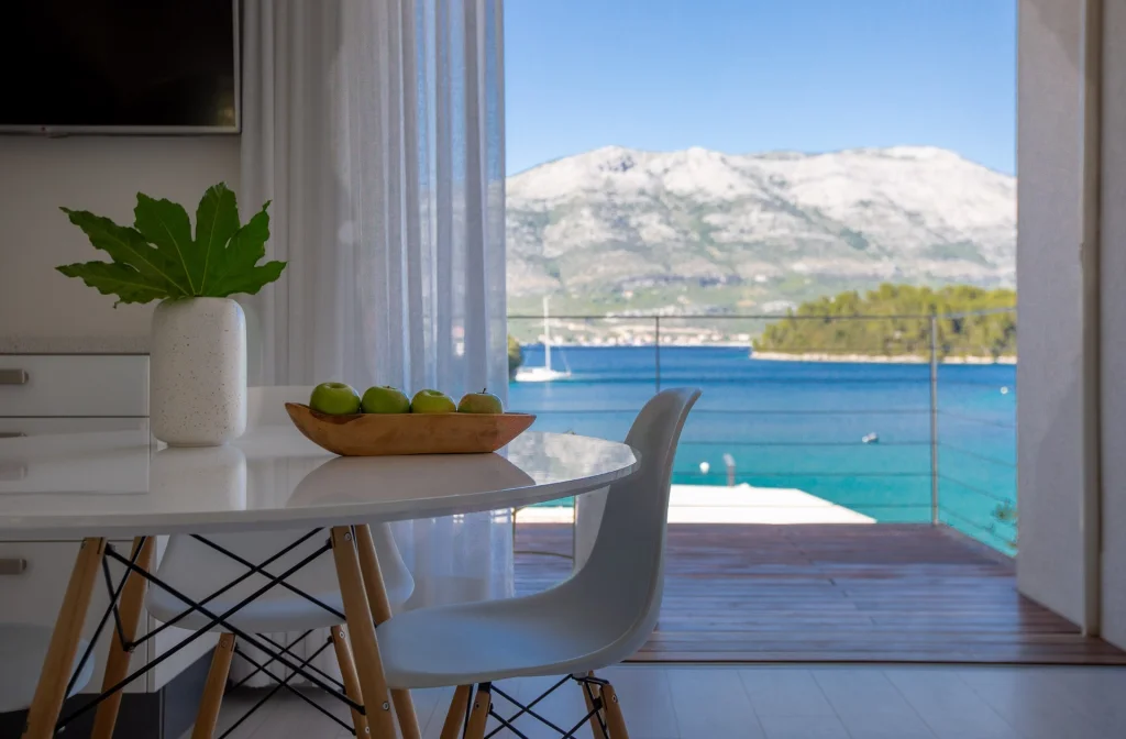 Taras Lodge Korcula Suite Balkon Meerblick Tisch