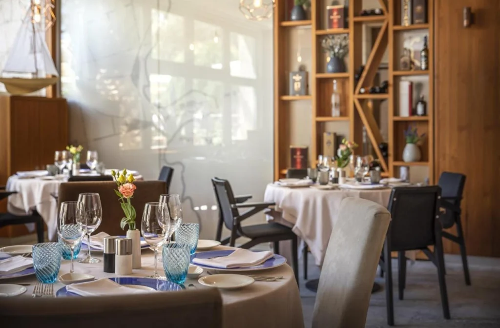 Valamar Riviera Hotel Residence Porec Restaurant Tisch Stuhl