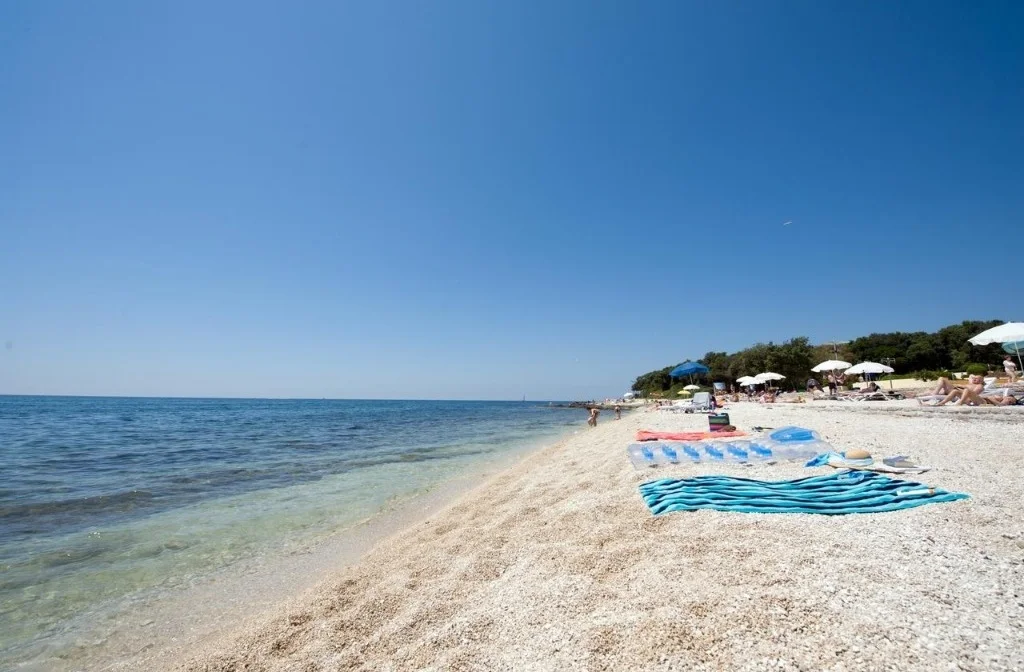 Kroatien Ferienanlage Rovinj Ferienanlage Amarin Kiesstrand