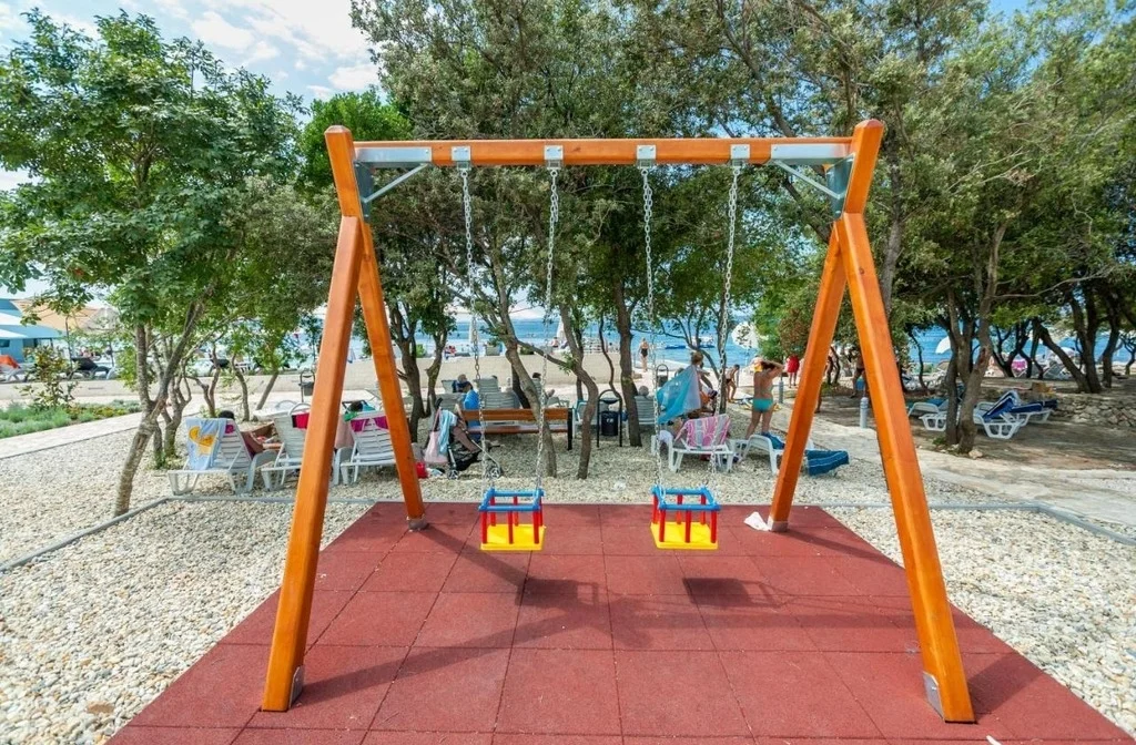 Kroatien Dalmatien Zadar Petrcane Sunnyside Appartments Kinder Spielplatz
