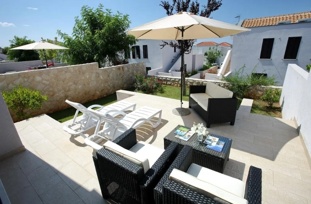 Ferienanlage Sunny Side Appartements Petrcane Terrasse