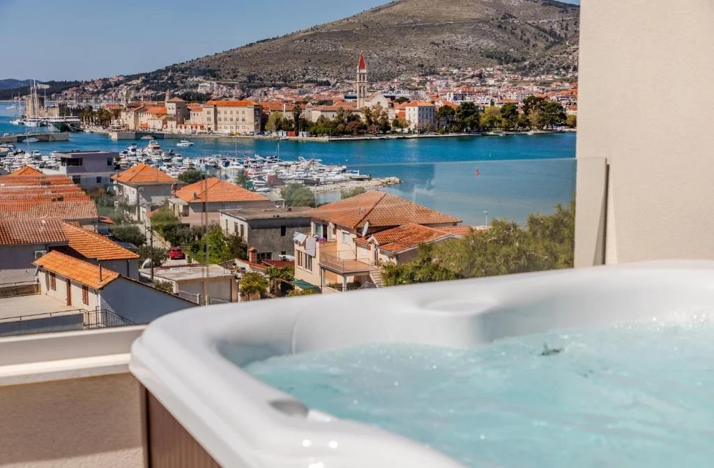 Brown Beach Hotel Trogir Jacuzzi