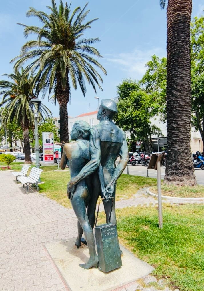 Touristenstatue in Makarska